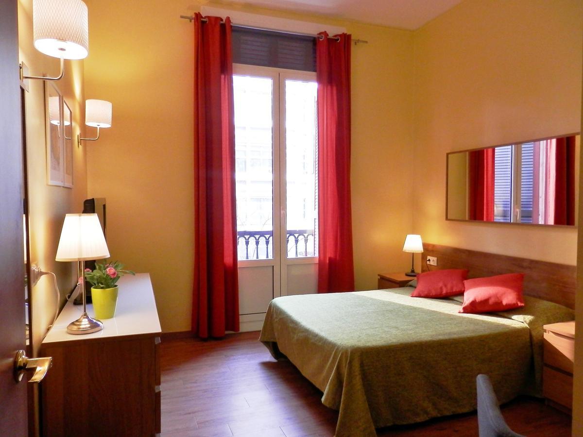 Barcelona Central Garden Hostal Luaran gambar